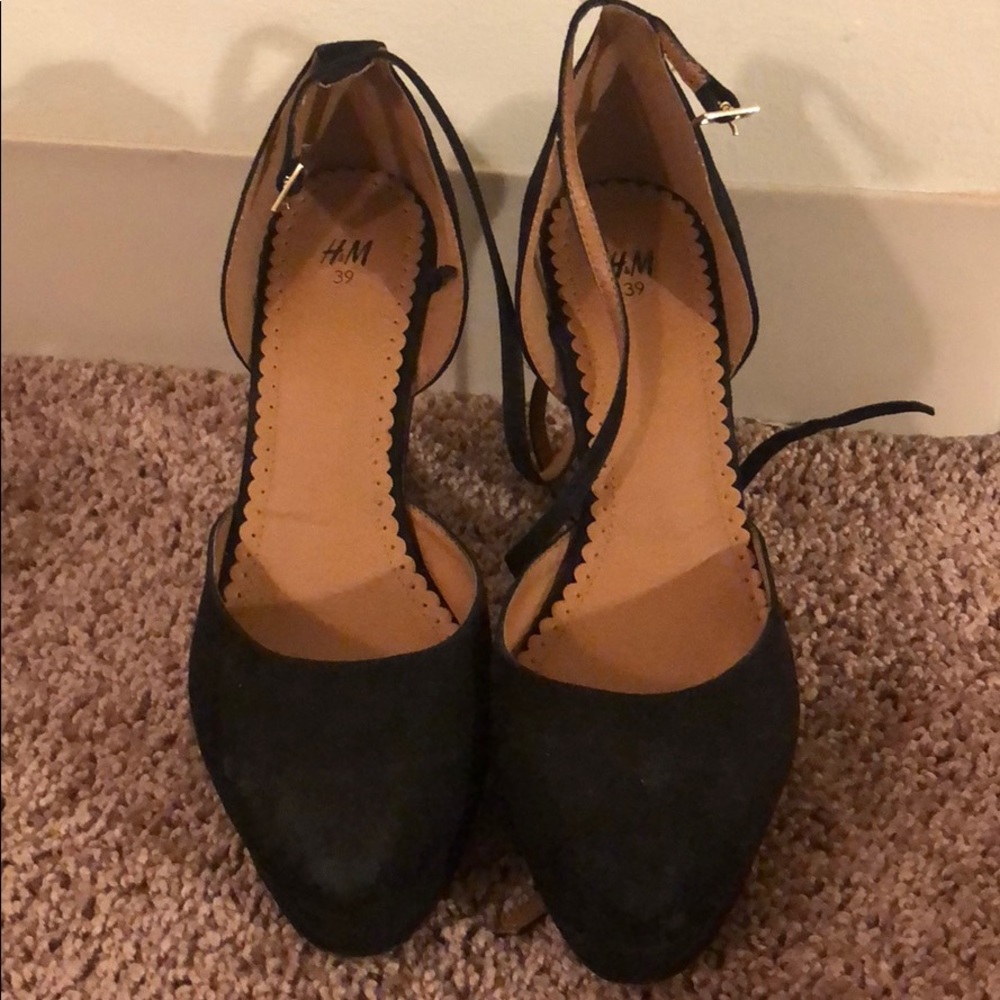 H&M Suede wrap around Pumps